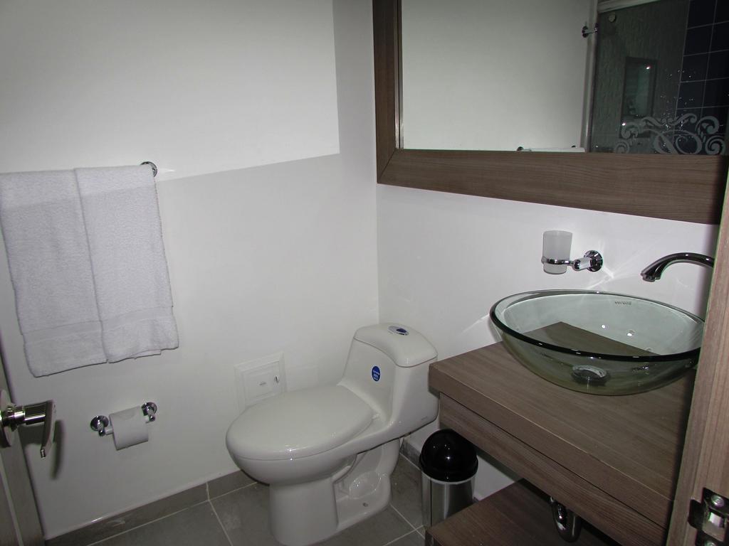 Aw Hotel Plaza Miranda Μπογκοτά Δωμάτιο φωτογραφία